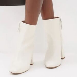FASHION NOVA SIDE ZIP CHUNKY HEELED CLASSIC BOOTS